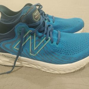 New Balance 1080 v11 Men Size 12.5 Good Condition.